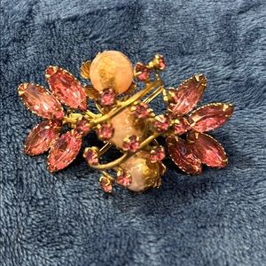 Unsigned Pink ?bean Jewels and 3 ? glass balls in gold tone Brooch. Stunning!